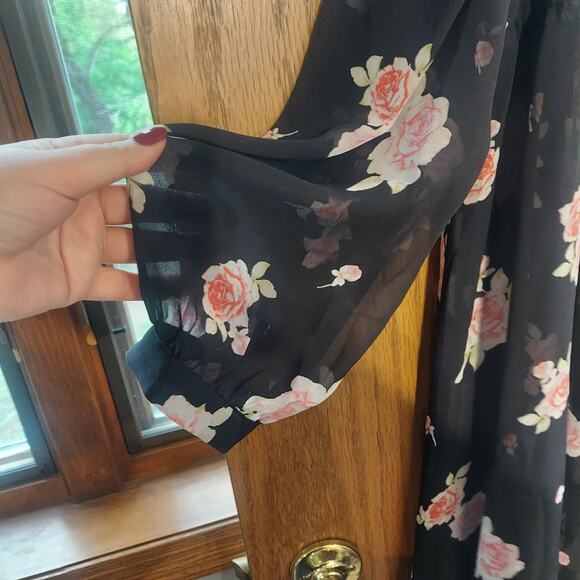 Torrid 1x plus BLACK FLORAL COLD SHOULDER CHIFFON DRESS - Picture 4 of 10